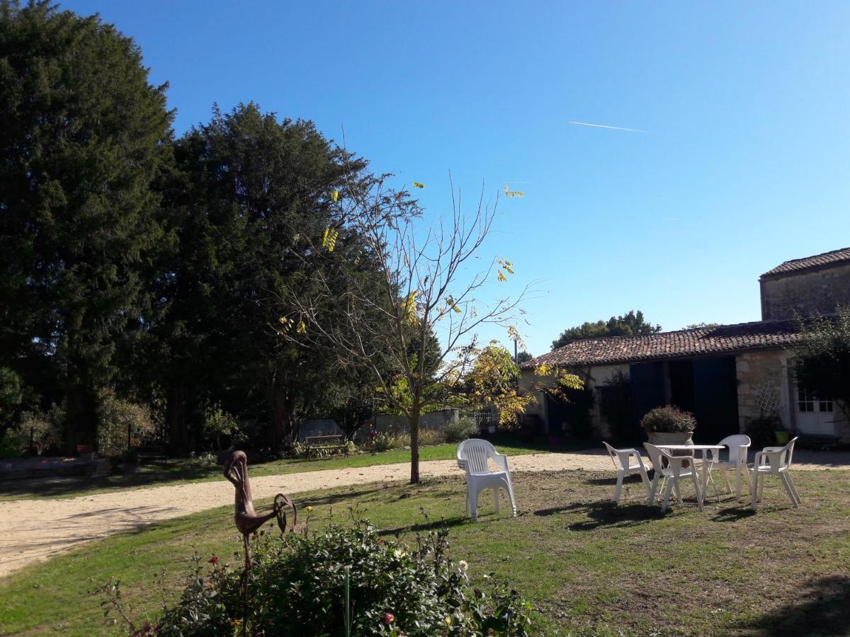 לינה וארוחת בוקר Chaniers Le Logis Du Plessis מראה חיצוני תמונה